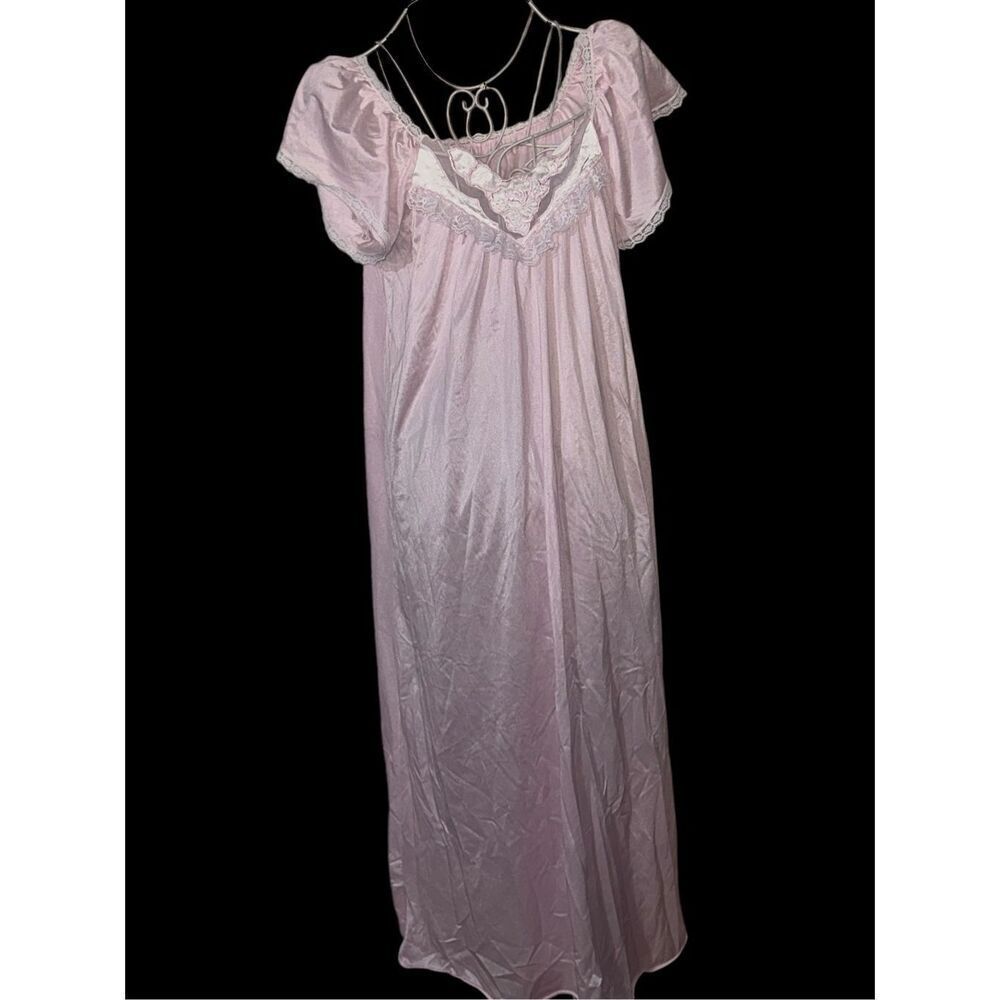 VINTAGE Glencraft Lingerie Nightgown gown Size M   w/ Lace and embroidered trim